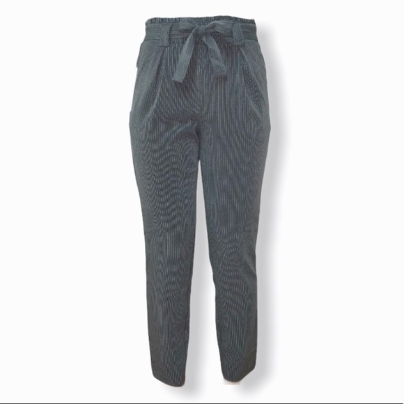 Joe B Pants - 😻3/$25 Joe B.  Paper Bag Pinstriped Cropped Pants